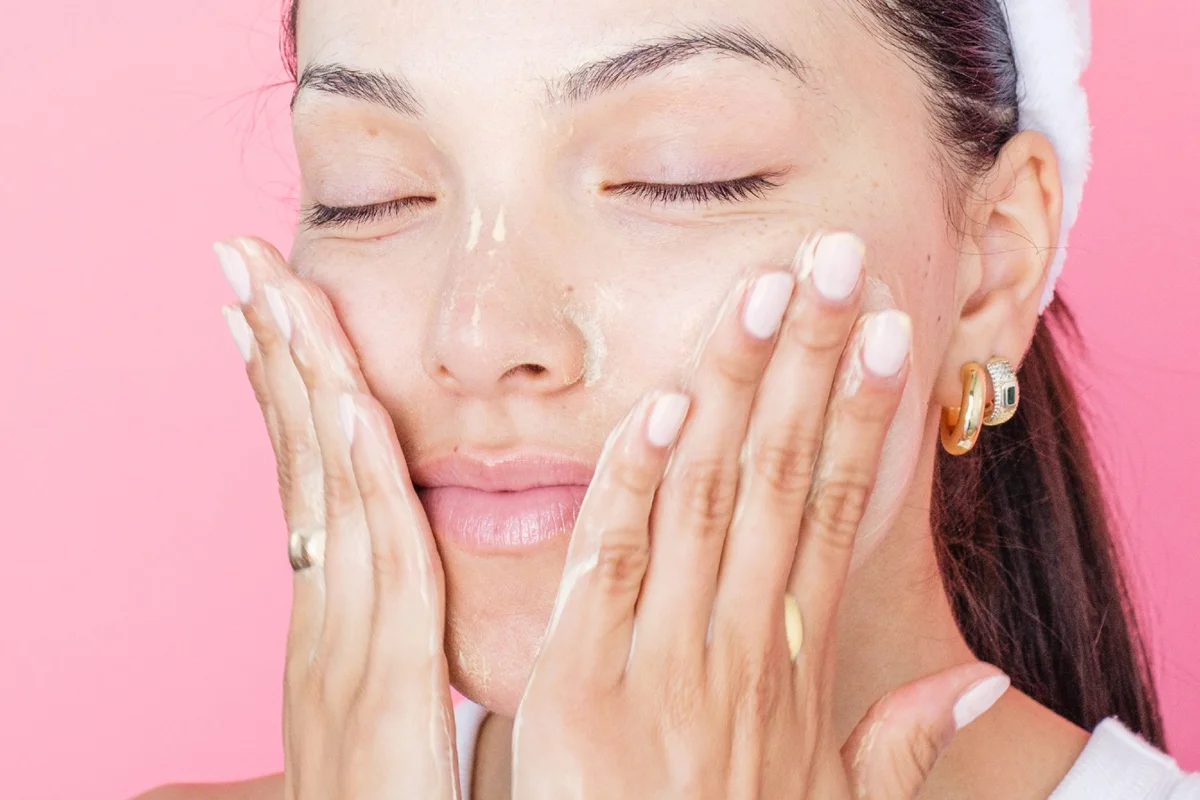 خرید آنلاین دارو و مکملهای دارویی با ارسال سریع - بهترین مارک کرم شب و روز چیست؟ بهترین کرم روز چیست