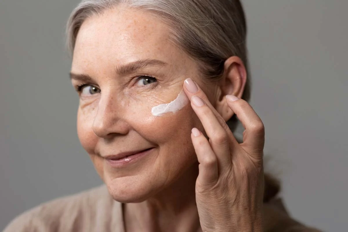 خرید آنلاین دارو و مکملهای دارویی با ارسال سریع - بهترین برند کرم ضد چروک چیست؟ بهترین کرم سفت کننده و ضد چروک صورت